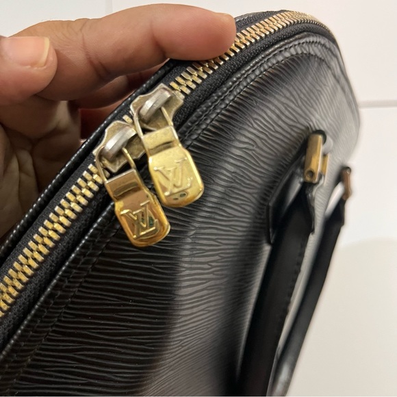 LV Alma Bag in Excellent Condition - Picture 5 of 7